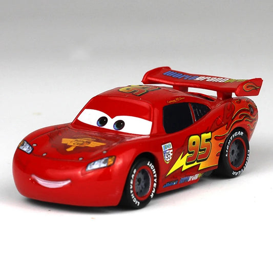 Voiture Cars 2 McQueen avec Aileron - Edition "Lightning McQueen with Racing Wheels"