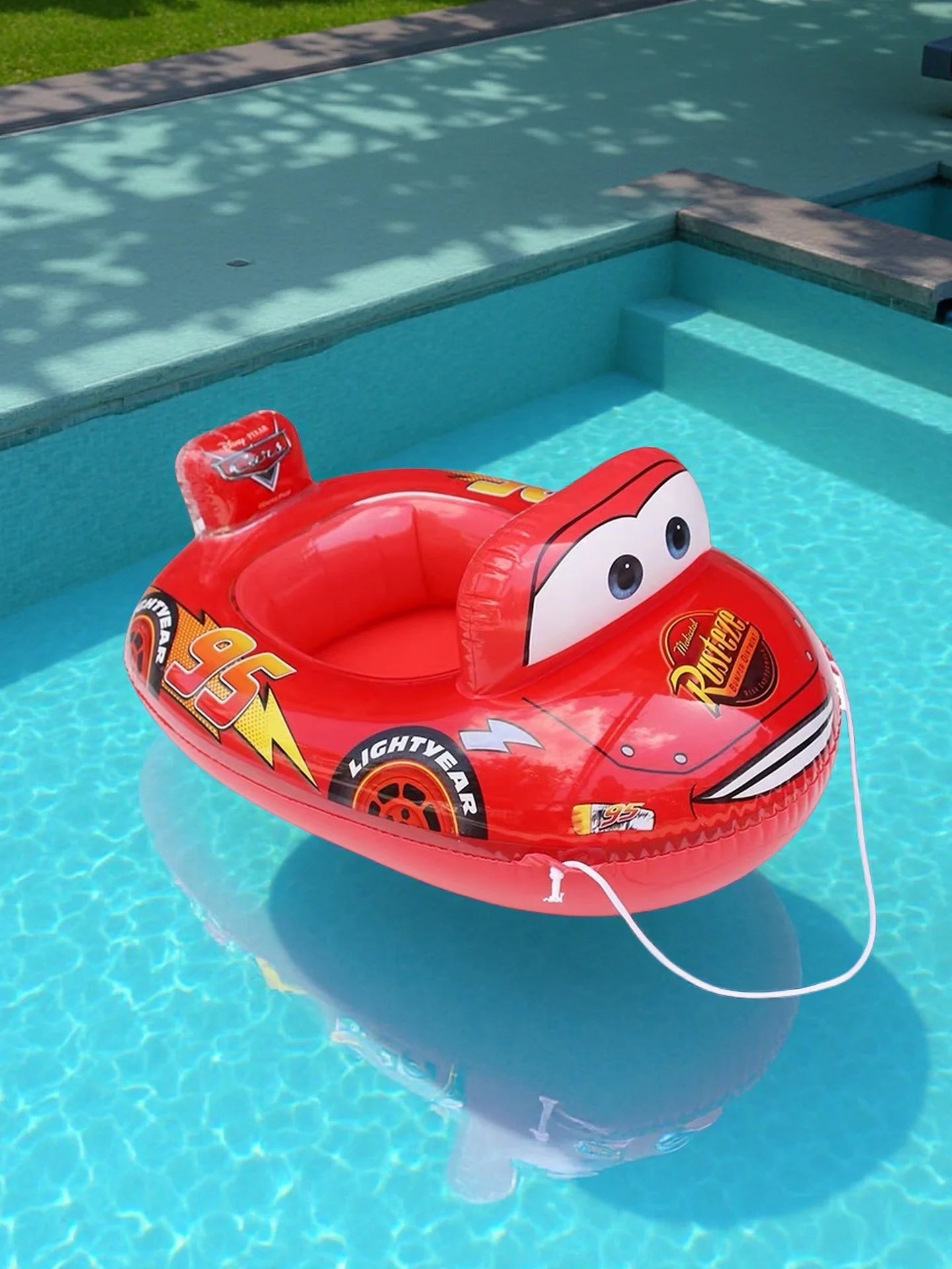 Bouée Gonflable Enfant Bateau Cars Flash McQueen